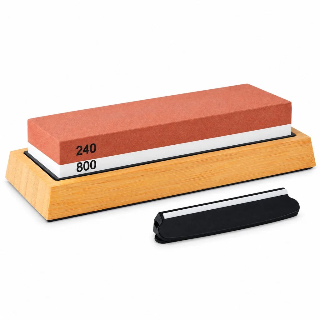 Pierre à aiguiser double face grain 240 et 800 sur son support en bois