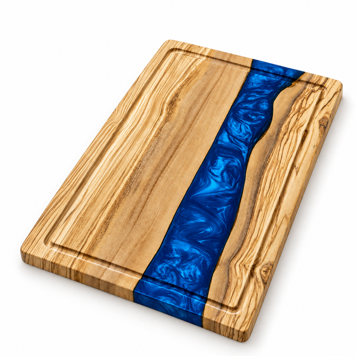Planche à découper en bois d'olivier et résine bleue, vue de trois quarts